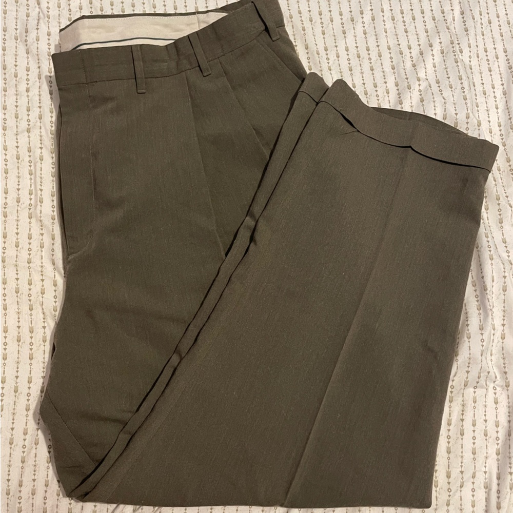 J. Ferrar Pleated Expandable Waist Dress Pants, Size 46/30